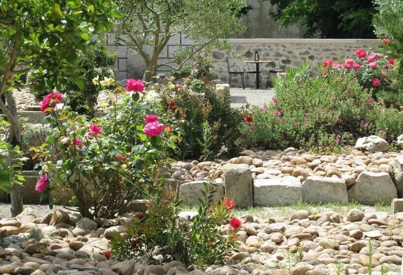 غرفة قياسية ثلاثية, Le Mas Vieux