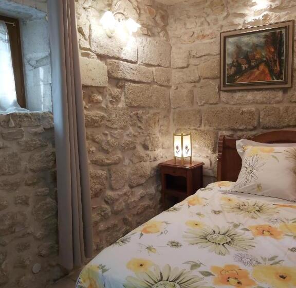 غرفة قياسية ثلاثية, Le Mas Vieux