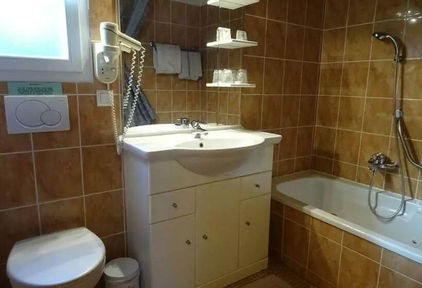 スタンダードトリプルルーム, Les Chambres D Hotes Au Bois Fleuri