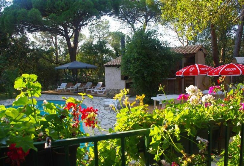 חדר דלוקס לשלושה, Les Chambres D Hotes Au Bois Fleuri