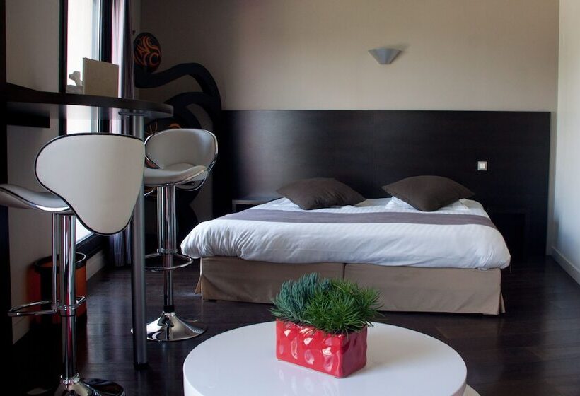 Люкс Вид на Реку, Logis Hôtel Terre De Loire