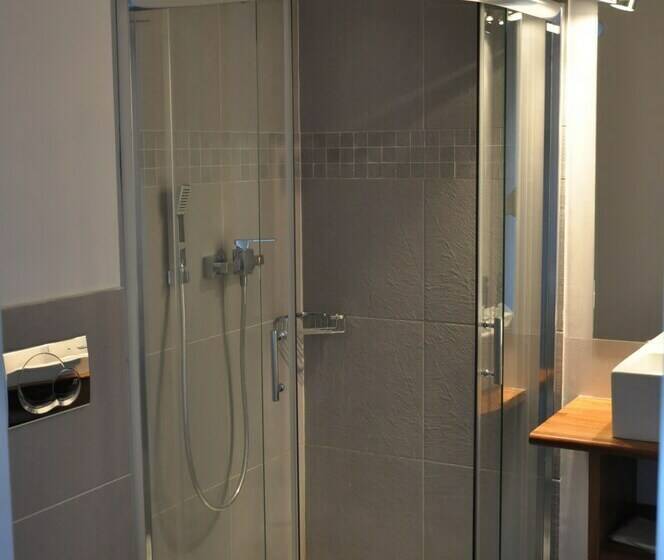 استودیوی استاندارد, Résidence Aragon