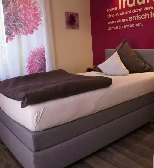 Standard Single Room, Storchen