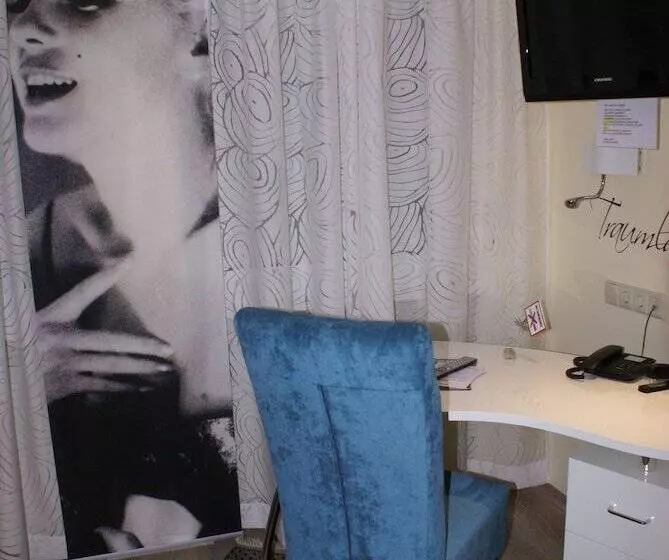 Standard Room, Storchen
