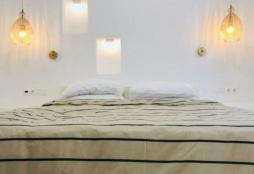 חדר דלוקס, Taki S Guests