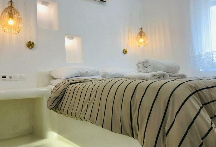 חדר דלוקס, Taki S Guests