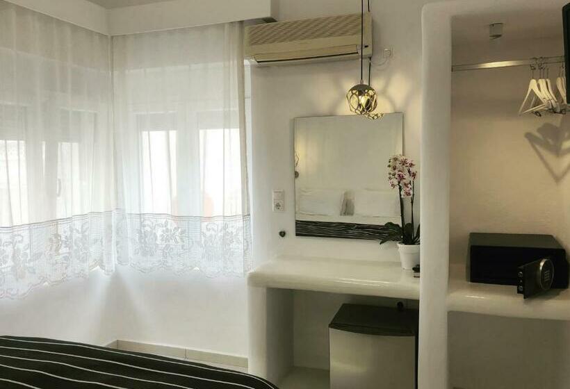 חדר דלוקס, Taki S Guests