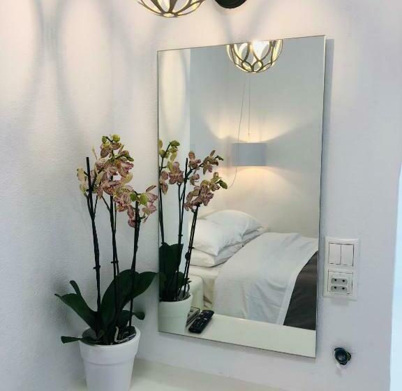 חדר דלוקס, Taki S Guests