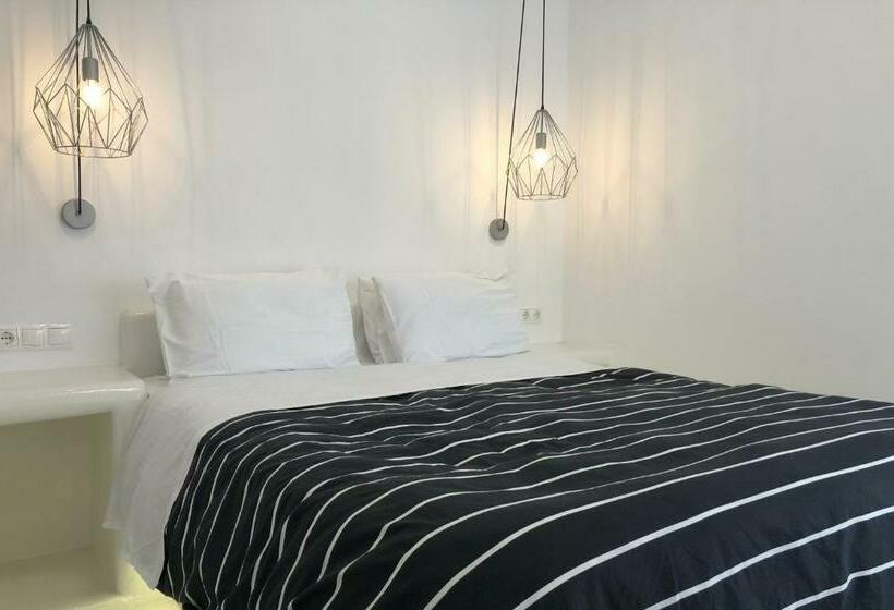 חדר דלוקס, Taki S Guests