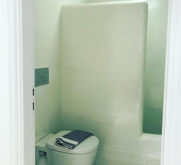 חדר דלוקס, Taki S Guests