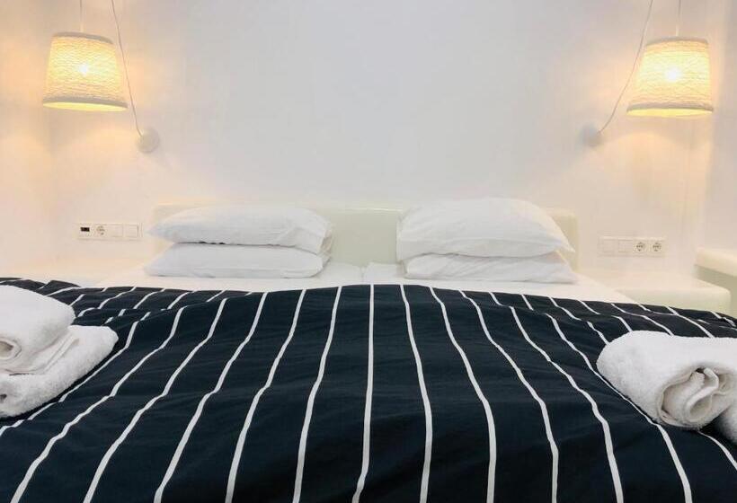 חדר דלוקס עם מרפסת, Taki S Guests