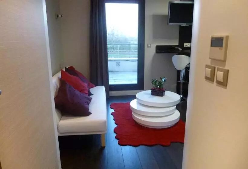 Sviitti Puutarhanäkymä, Logis Hôtel Terre De Loire