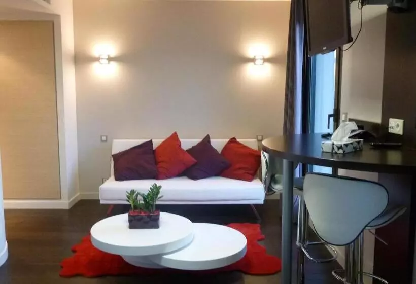 Sviitti Puutarhanäkymä, Logis Hôtel Terre De Loire