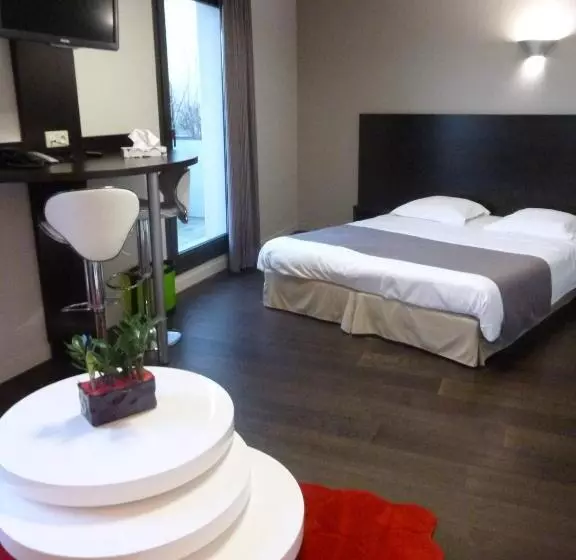 Sviitti Puutarhanäkymä, Logis Hôtel Terre De Loire