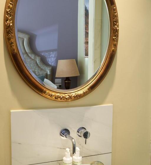 スタンダードルーム, The Bird Bath