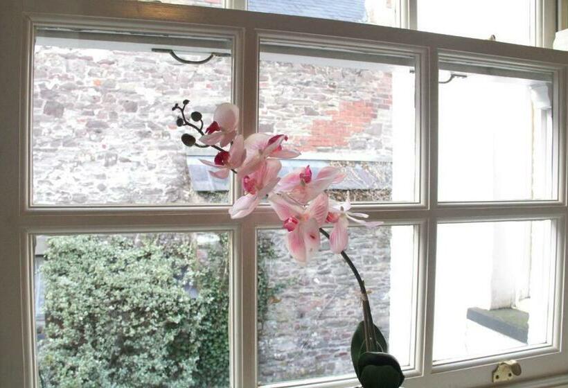 标准单人间, The Kings Head