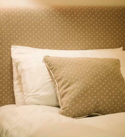 标准间, The Old Fourpenny