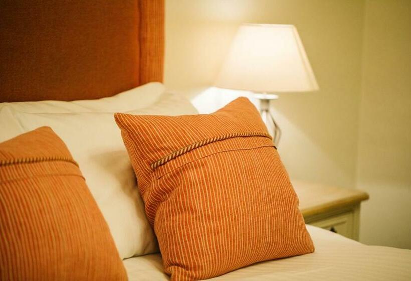 标准间, The Old Fourpenny