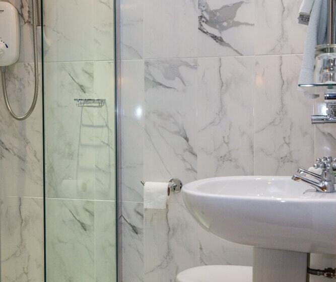 标准间, The Old Fourpenny