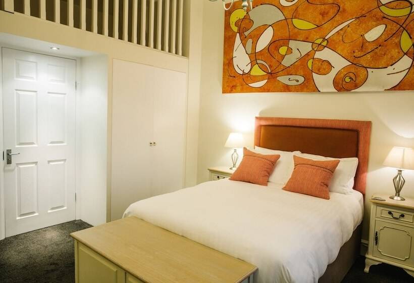 标准间, The Old Fourpenny