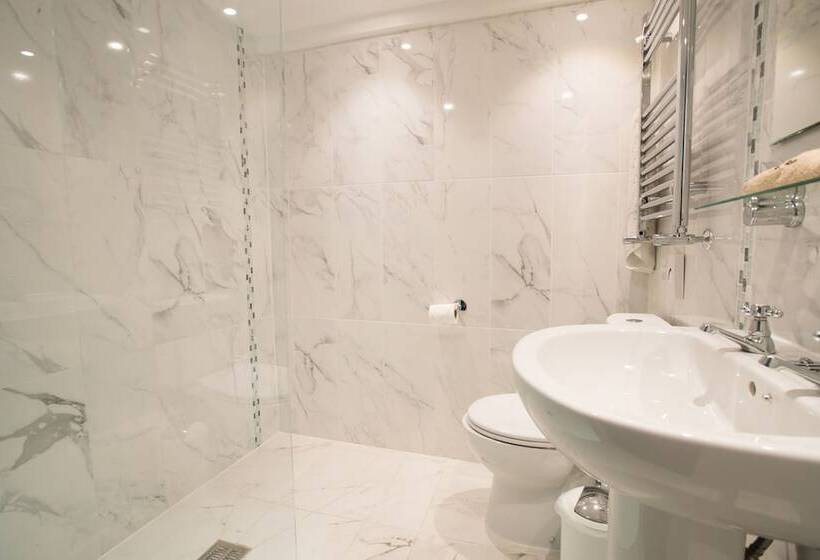 豪华房间, The Old Fourpenny