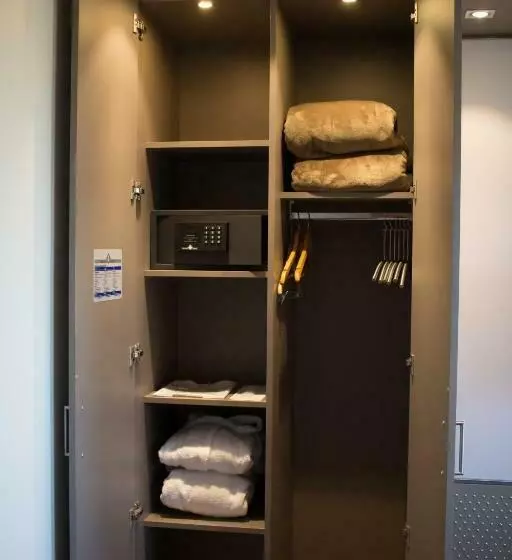Standard Single Room, Zur Malzmuhle