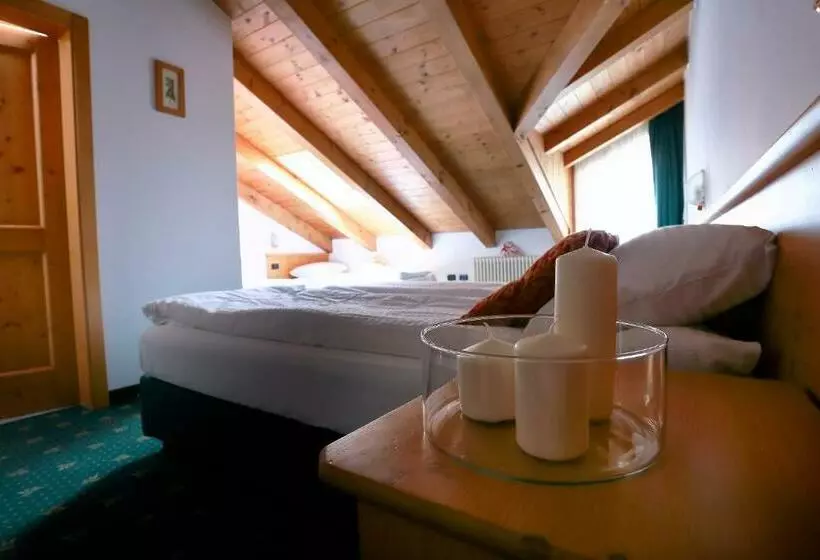スタンダード４人部屋, Alp Hotel Dolomiti