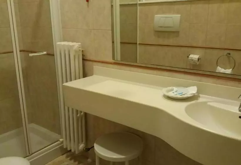 اتاق اکونومی, Albergo Italia