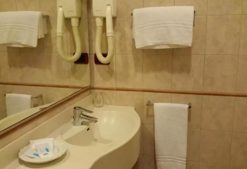 اتاق اکونومی, Albergo Italia