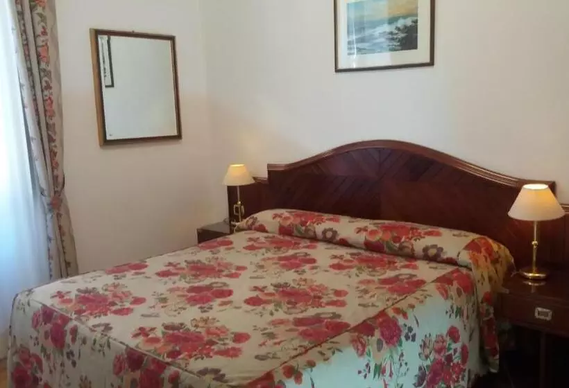 اتاق اکونومی, Albergo Italia