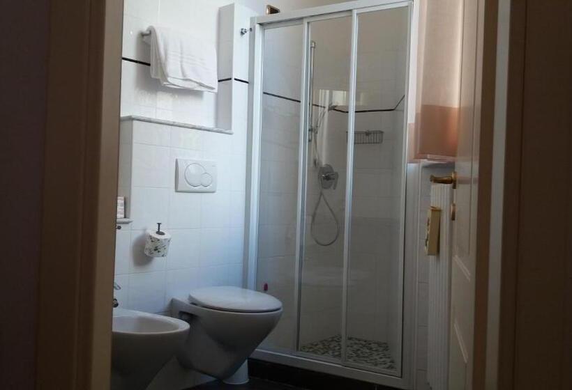 经济房, Albergo Italia
