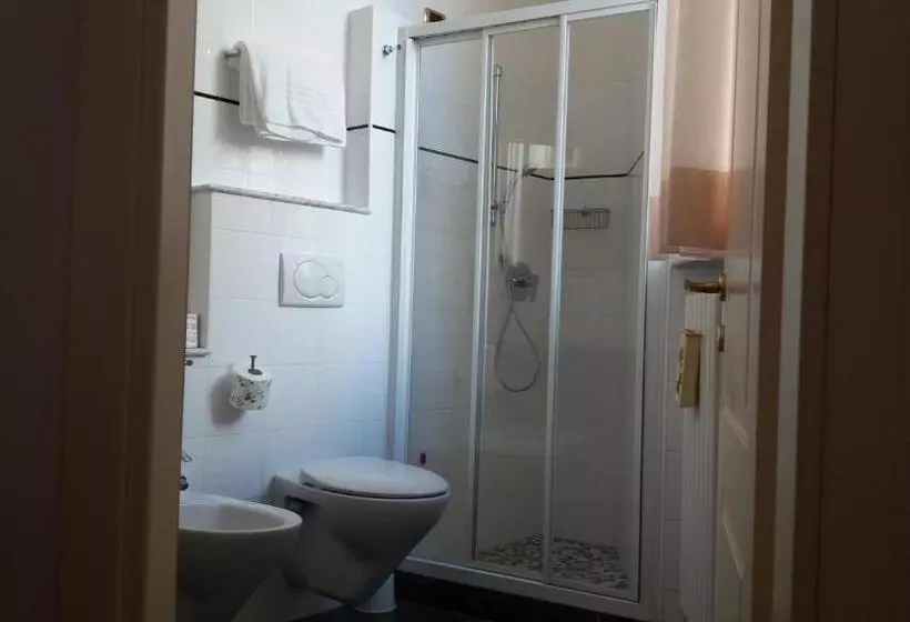 اتاق اکونومی, Albergo Italia