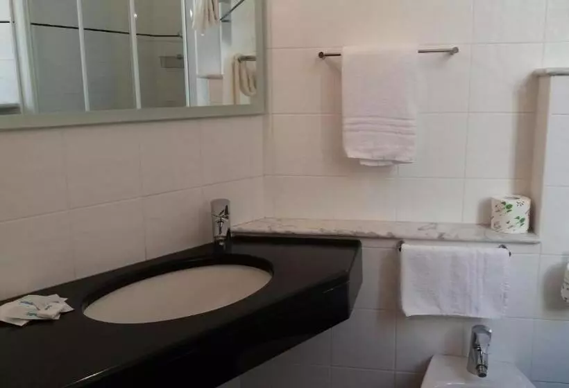 اتاق اکونومی, Albergo Italia