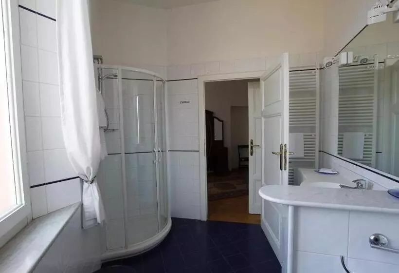 سوییت جونیور, Albergo Italia
