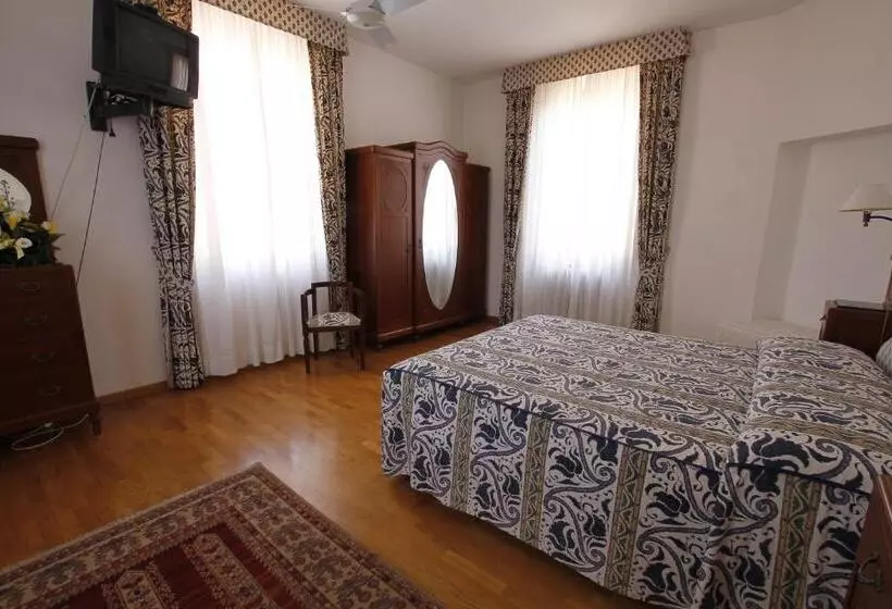 سوییت جونیور, Albergo Italia