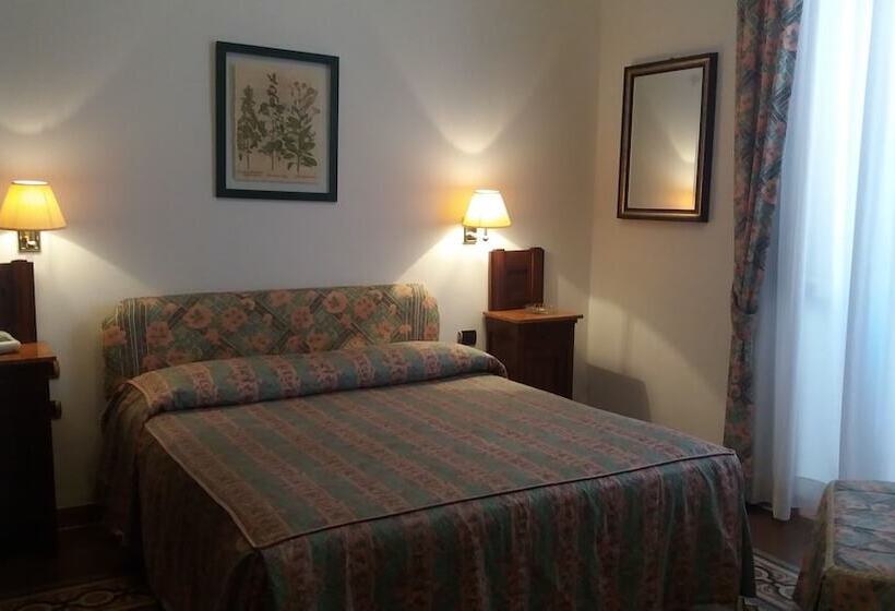 标准三人间, Albergo Italia