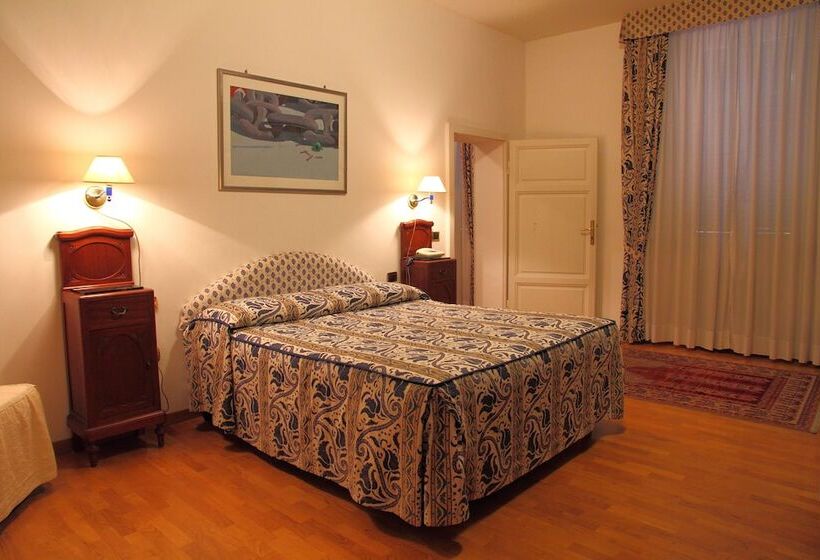 جناح جونيور, Albergo Italia