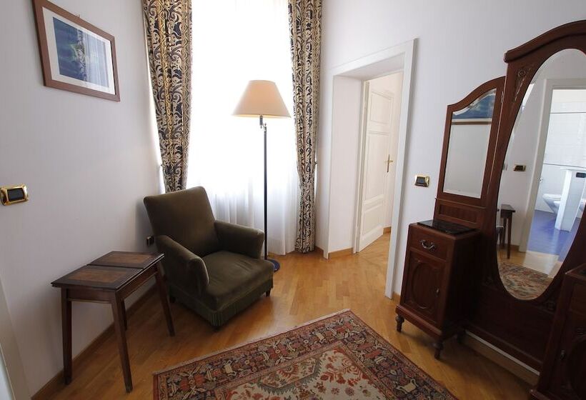 جناح جونيور, Albergo Italia