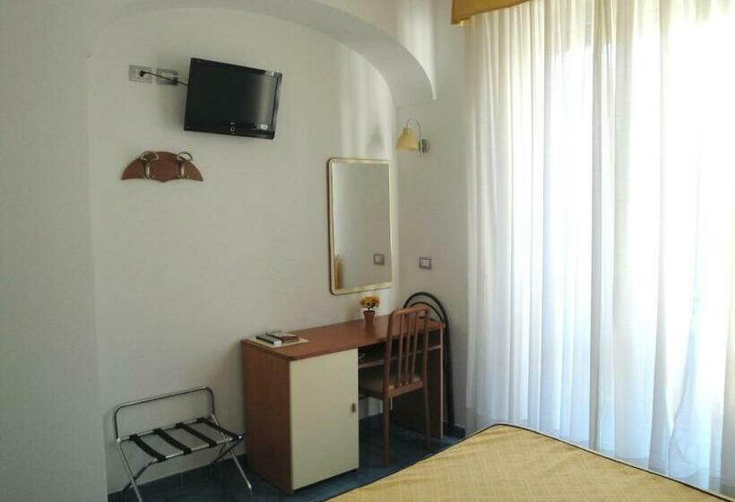 غرفة قياسية مزوَّدة بشُرفة, Meublè Casa Mannini Rooms