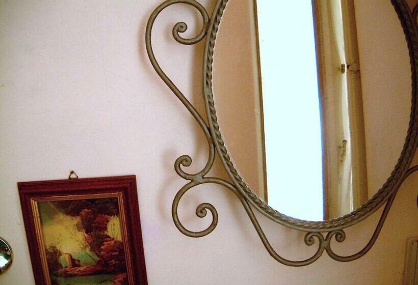 اتاق استاندارد یک تخته با سرویس بهداشتی مشترک, Cestelli