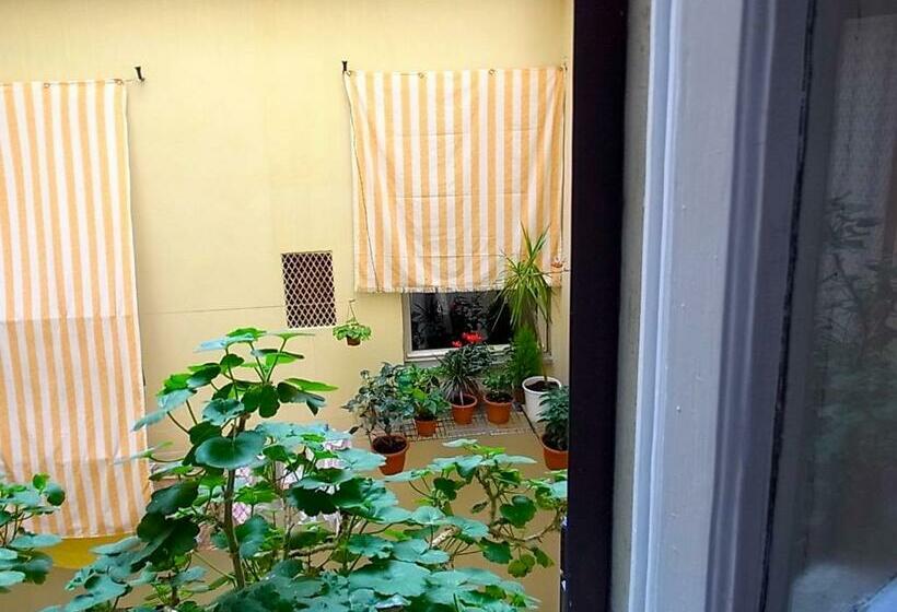 اتاق استاندارد با سرویس بهداشتی مشترک, Cestelli