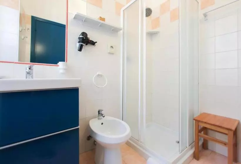 اتاق راحتی سه تخته, Garnì Riviera