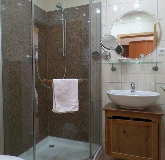 Standard Single Room, Heuschober