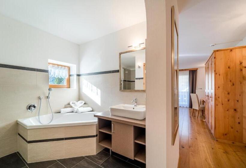 Номер Стандарт Вид на Сад, Hohe Gaisl