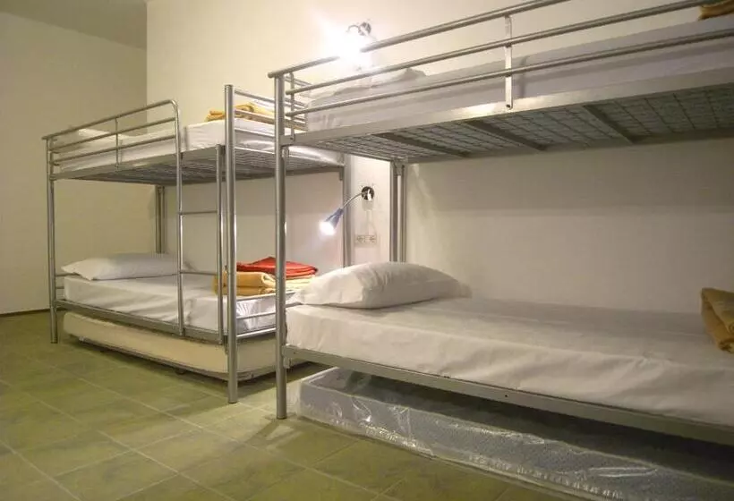 تختخواب در اتاق مشترک, Hostel Colours