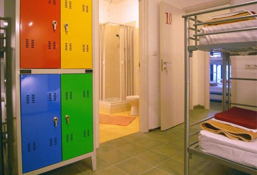 공동 객실, Hostel Colours