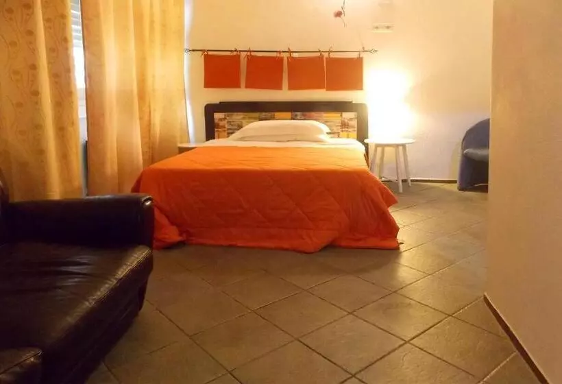 اتاق استاندارد یک نفره, Hostel Colours