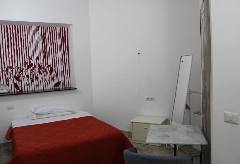 标准三人间, Hostel Colours