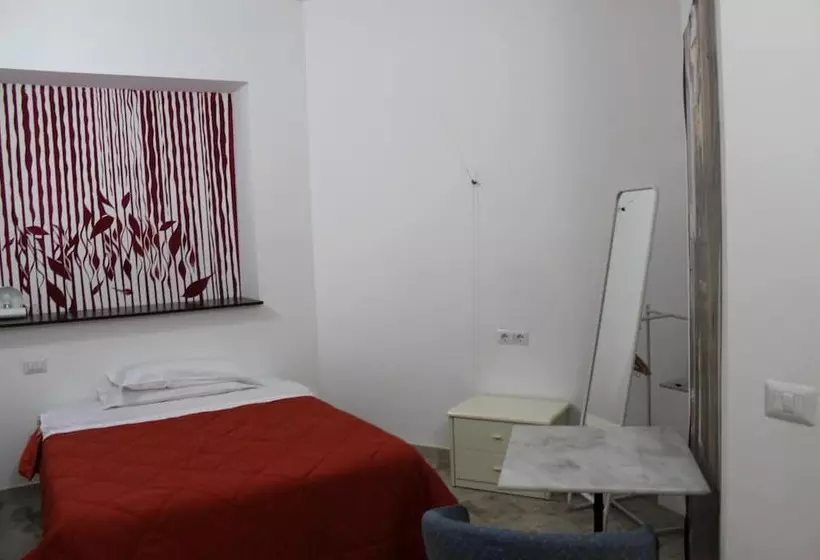 اتاق استاندارد سه نفره, Hostel Colours