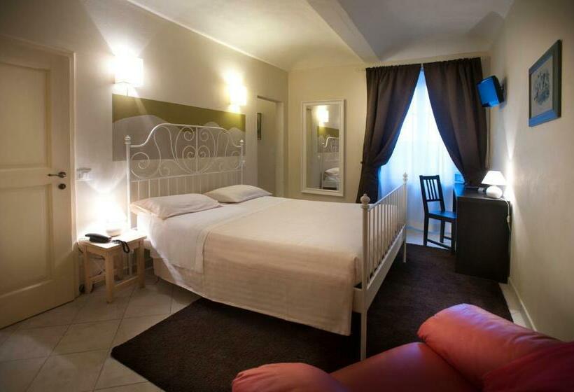 חדר סטנדרט לשלושה, Il Campanile